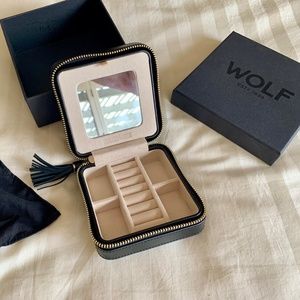 WOLF Caroline Black Zip Jewelry Travel Case New With Box